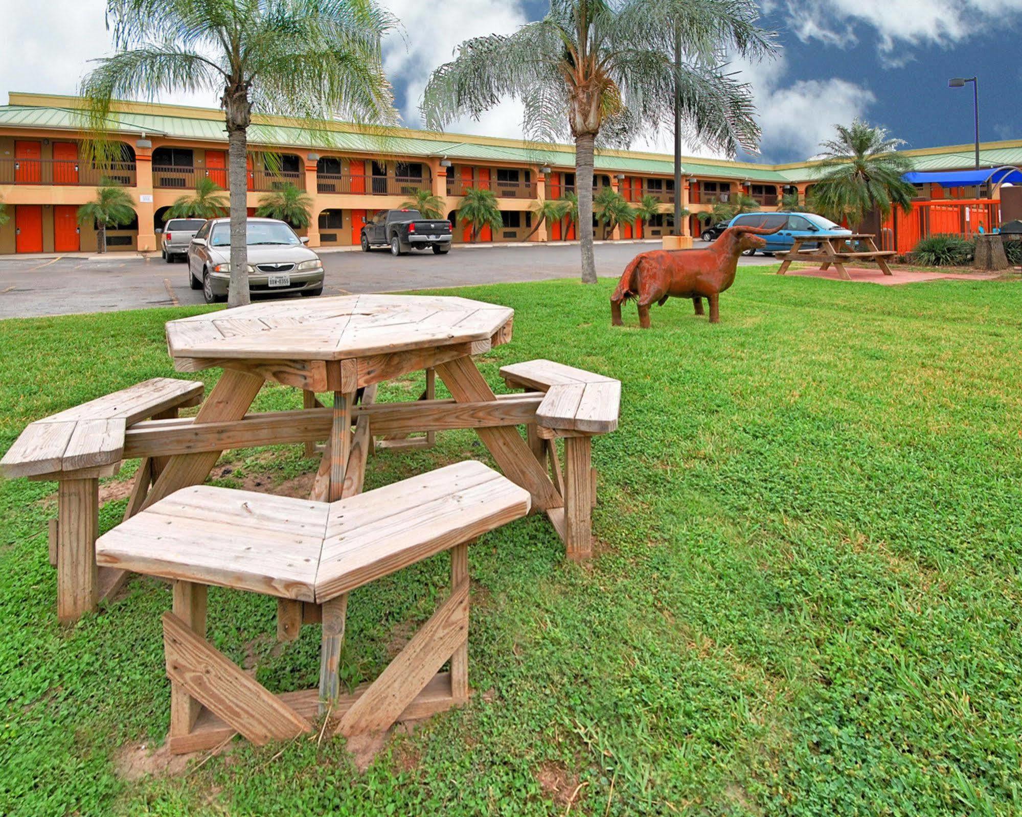 Texas Inn Harlingen Extérieur photo